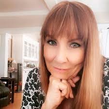 Maggie Leach's Instagram, Twitter & Facebook