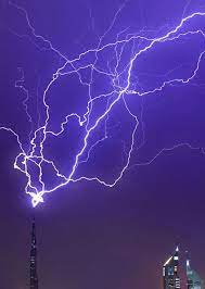 Burj Khalifa In Dubai Is Hit By Lightning Wordlesstech Lightning Images Lightning Strikes Lightning