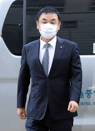 주가조작 의혹' 권오수 구속…김건희로 수사 확대되나 - 헤럴드경제