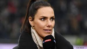 She previously dated german soccer player kevin trapp throughout much of 2013. Esther Sedlaczek Sportschau Grosse Mann Und Kinder Chip