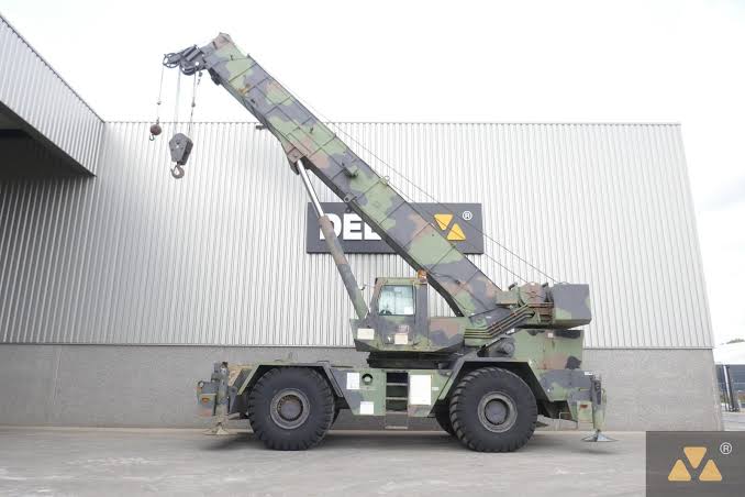 Grove RT875 Rough Terrain Crane