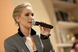Catching fire scores 7.4 out of 10 on the movie database. How Old Is Jennifer Lawrence And When Did She Start Acting