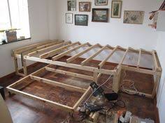 Podest Mit Ausziehbarem Bett Darunter Ausziehbares Bett Buro Zimmer Diy Mobel Bauen