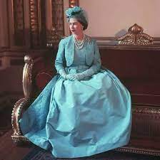 Princess elizabeth serving as bridesmaid at the wedding of hon. Queen Elizabeth At Princess Margaret S Wedding In 1960 Princess Margaret Wedding Queen Elizabeth Norman Hartnell
