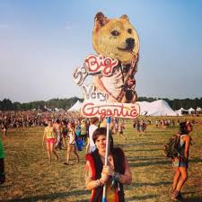 Amputee Beggar Gracefully Scoots Away After Getting Exposed Video Ultra Music Festival Outfits Edm Festival Outfit Totem