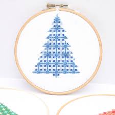 Go cross stitch crazy with our huge selection of free cross stitch patterns! Modern Free Cross Stitch Patterns Christmas Novocom Top