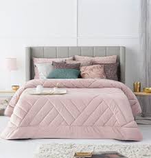 En plus de rendre votre lit très attrayant, votre dessus de lit en boutis vous permettra de vous envelopper pendant la saison froide pour vous tenir chaud. Magnifique Boutis Rose Poudre En Velours Tout Doux Et Tres Chaud Tres Confortable Et Tres Deco Vous Apprecierez Son Decor De Lit Rideau Perle Couvre Lit Rose