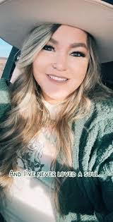 Autumn Fletcher's Instagram, Twitter & Facebook