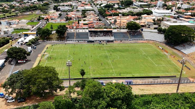 Estádio Municipal Evandro de Paula em Santa Fé do Sul, sede do Grupo 1 da Copinha 2026
