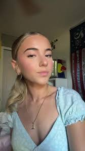 Lizzie Moore's Instagram, Twitter & Facebook