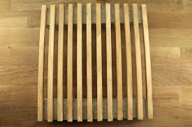 Faites vos choix de egouttoir vaisselle parmi les produits de nombreuses coombe, égouttoir à vaisselle avec poignées en bois d'hévéa, métal noir une design traditionnel. Tuto Un Egouttoir A Vaisselle En Bois Et Beton Egouttoir Vaisselle Egouttoir Vaisselle Design