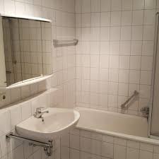 Nicht immer einfach aber es hat sich gelohnt wie man an den fotos sehen kann. Badrenovierung Traumbad Seniorengerecht Hand In Handwerker Ostalb