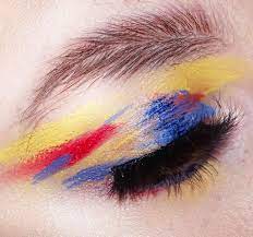 Feather Brows Is The Newest Trend Nobody Expected Feather Brows Eyebrow Images Eyebrow Beauty