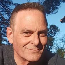 NUNCA DESAFÍES A UNA PERSONA QUE NO TIENE NADA