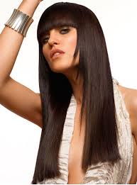 Tra i migliori tagli di capelli con frangia della stagione spiccano quelli con frangetta scalata e sfilata stile anni '70 di art hair studios, . Foto Tagli Capelli Lunghi 2012 Con Frangia E Ciuffo Laterale