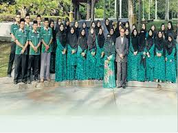 Mereka memperoleh hak untuk menyeleksi siswa dan didanai seluruhnya atau sebagian dengan membebankan biaya sekolah kepada siswa. Mulianya Hati Hasrat Wujudkan Sekolah Agama Swasta Demi Berbakti Kepada Komuniti Berita Gps Bestari