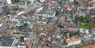 A medium sized town, by belgian standards, with a population of around 77,000 people, aalst is located right between the larger city of ghent (gent) and the capital, brussels. Aalst Hopmarkt Belgium Jan De Nul