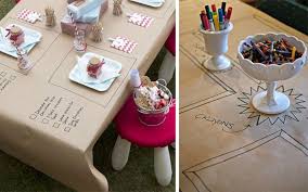 La seconde règle pour que les enfants fêtent le mariage au même titre que les parents: Table Des Enfants Nos 10 Idees Coup De Coeur Les Marieuses Table Des Enfants Mariage Mariage Idees De Mariage