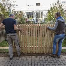 Zaunpfosten Setzen Und Zaun Aufstellen Einfache Anleitung Zaunpfosten Zaun Bretter Zaun