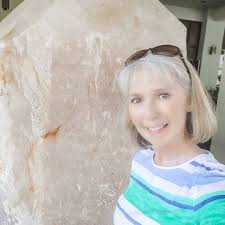 The Oily Crystal Book: Safe blending of essential oils and crystals