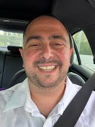 Hi all! Found someone here once. Looking again, hoping this time it will be  a longer term… 61, 5' 7”, Oak Park, CA