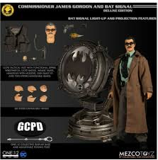 Sdcc 2019 Mezco One 12 Commissioner Gordon Bat Signal Deluxe Edition 1 12 Figure Batman Dc Bat Signal Lego Marvel Super Heroes Dc Comics Batman