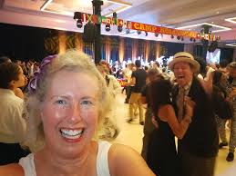 Is there anywhere here in town that offers swing dance lessons?