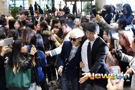 Idols At The Airport K Pop Amino