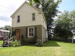 Akron Real Estate 1344 Getz St Check Out This Great House On A Dead End Street Near Downtown Parks Schools And Hig Ohio Real Estate Estate Homes Real Estate