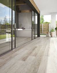 Carrelage Aspect Parquet Bois En Gres Cerame Porto Venere Terrasse Maison Moderne Carrelage Exterieur Maison Contemporaine