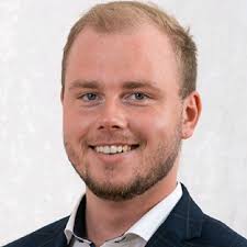 FÆRDIG UDDANNET🥳 Kulminationen af 2 år på skolebænken har nu resulteret i,  at jeg nu kan kalde mig finansøkonom! 🤩 Nu begynder et nyt eventyr, og jeg  glæder mig til at videreudvikle