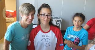 La sélectionneuse de l'équipe de france de basket valérie garnier a écarté jeudi la meneuse marine fauthoux et le pivot aby gaye pour former. Basket Ball Camp D Ete Celine Dumerc Dumerc Santaniello Deux Legendes A Vercors