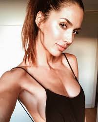 Michelle Calvo's Instagram, Twitter & Facebook