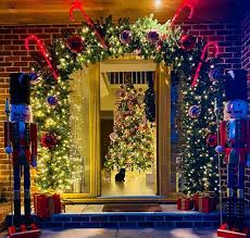 These are some of the christmas tree decorating tricks professional decorators like myself use. 30 Best Celebrity Christmas Trees 2020 From Alex Jones And Stacey Solomon To Amanda Holden Hello