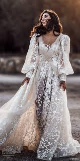 Your Guide To 2020 S Hottest Wedding Dress Trends Part 1 Sleeves Wedding Inspirasi