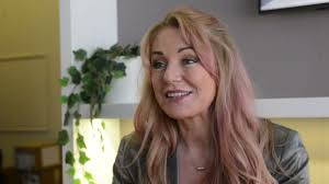 Lynne Marriott's Instagram, Twitter & Facebook