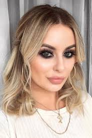 To order to look first, do not hesitate to play with the lightest shades of blonde. Black And Blonde Hair Looks To Acquire When The Next Season Hits