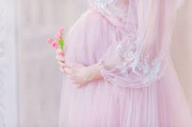 Beberapa orang berpikir bahwa tanda hamil anak perempuan di awal kehamilan pada ibu hamil salah satunya memiliki kadar estrogen yang lebih tinggi sehingga lebih moody. Tanda Tanda Hamil Anak Perempuan Kenali 22 Ciri Berikut Ini Semua Halaman Nakita