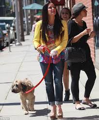 Sep 25, 2020 · kyle richards alleges that her stolen ring is on psychic's hand in photo shared by diane keaton. Kyle Richards Sports A Bandaged Hand In Beverly Hills Daily Mail Online