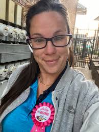 it's my taylor birthday today! 🩷 feeling ✌️✌️