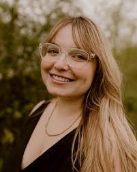 Amanda Asay's Instagram, Twitter & Facebook