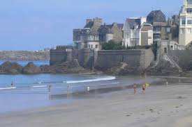 Plage De Rochebonne Plage Surveillee Saint Malo Saint Malo Visiter Saint Malo Ille Et Vilaine