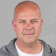 Rechtsextreme Geste von Greifswalder Schüler? Gericht begründet Aufhebung  des Schulverweises