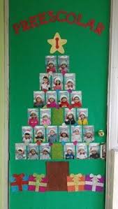 Discover (and save!) your own pins on pinterest. Decoracao De Porta Com Tema Natalino Christmas Kindergarten Christmas Classroom Classroom Christmas Decorations