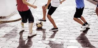 ¿aún juegas pistazo con tus patas? Apruebas Que Se Pueda Jugar A Pelota En Algunas Calles Y Plazas