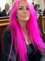 I SAW A WOMAN IN CHURCH WITH PINK HAIR, AND I JUST CAN'T WRAP MY HEAD  AROUND IT. IS IT WRONG THAT I THINK IT'S DISRESPECTFUL? This past Sunday, I  was shocked