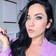 Chantel Dahl's Instagram, Twitter & Facebook