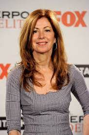 He covers politics and the economy. 500 Dana Delany Ideen Dana Delany Hubsche Frau Schauspieler