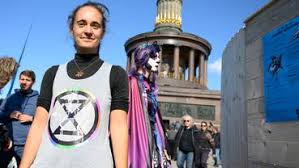 Extinction rebellion make no mention on whether ngos with opposing views will be included in the what extinction rebellion has also been successful in is pandering to the wishes of global. Extinction Rebellion In Berlin Rackete Fordert Okologischen Notstand