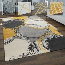 Schwarze teppiche mit geometrischem muster in schwarz gold wirken glamourös und geheimnisvoll. Wohnzimmer Teppich Moderne Geometrische Muster In Grauen Und Senfgelben Tonen Kaufen Bei Diva Teppich Center
